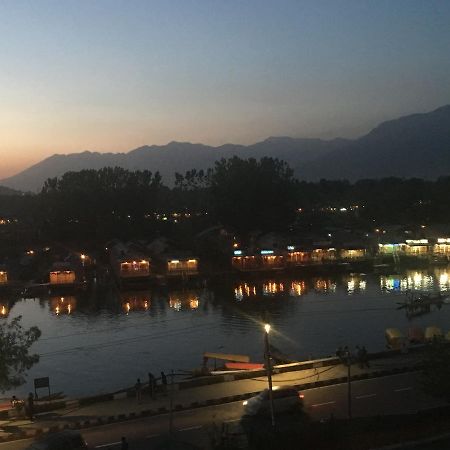 Shah Abbas Hotel At Dal Lake Srīnagar Exteriér fotografie