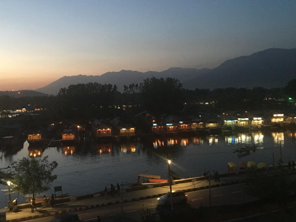 Shah Abbas Hotel At Dal Lake Srīnagar Exteriér fotografie